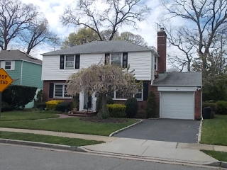 5 Alfred Rd, North Merrick, NY 11566-3018