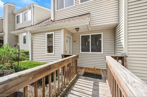 24 Winesap Ct, Ansonia, CT 06401-3343