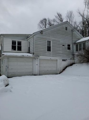 13 Hemlock St, Stoneboro, PA 16153-2436