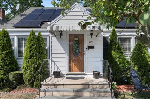 89 Foster Sq, Bridgeport, CT 06610-1915
