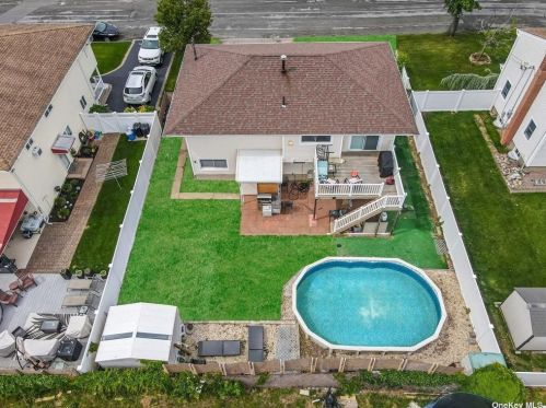 452 Outlook Ave, Babylon NY  11704-4312 exterior