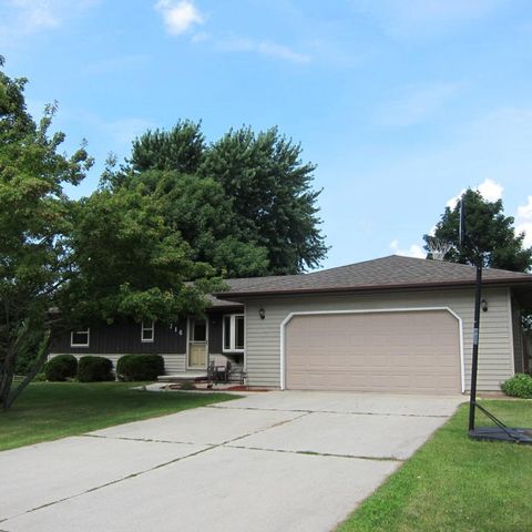 716 Wilson Ave, Cleveland, WI 53015-1538