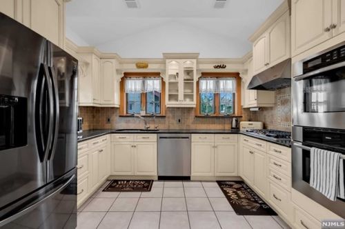 243 Morningside Ave, Cliffside Park NJ  07010-1406 exterior