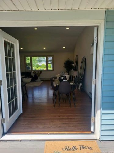 13 Clinton Hill Rd, Waterbury CT  06716-1010 exterior