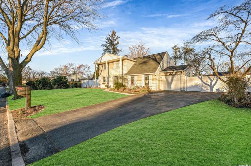 91 Balin Ave, South Setauket, NY 11720-1113