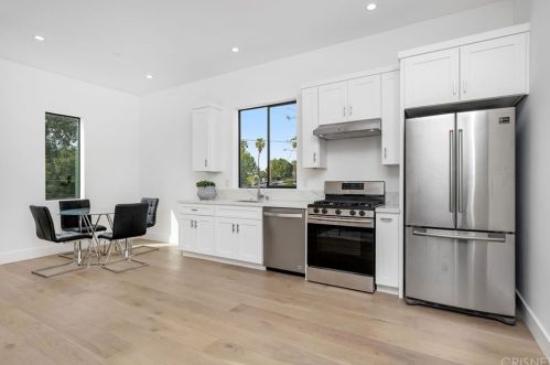 18067 Calvert St, Van Nuys CA 91316-1216 exterior