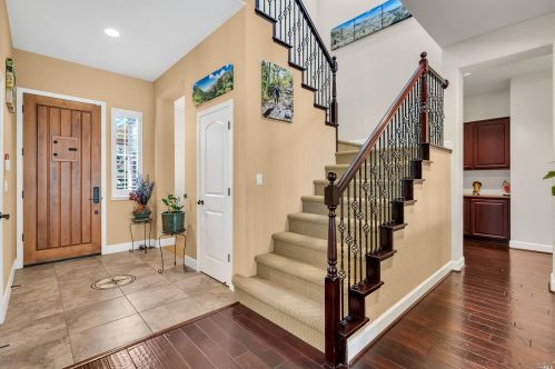 662 Canterbury Cir, Vacaville CA  95687-8225 exterior