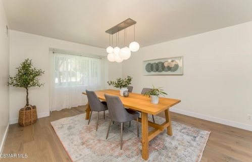 5226 Edgeware Dr, Calabasas CA  91301-2319 exterior