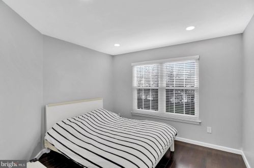 100 York Dr, Princeton NJ  08540-7946 exterior