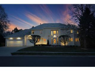 7681 Bush Lake Dr, Minneapolis, MN 55438-1695