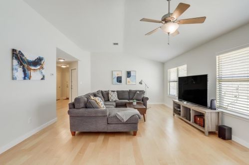 2024 Livonia Dr, Creedmoor, TX 78610-5104