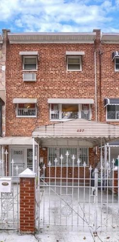 427 Howe Ave, Bronx, NY 10473-1612