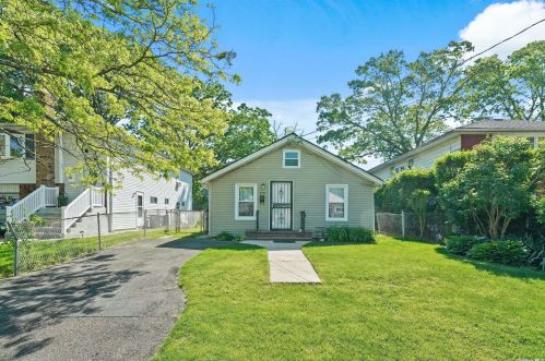 150 Manhattan Ave, Roosevelt, NY 11575-2314