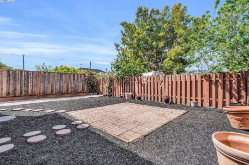 5531 Fremont St, Oakland CA 94608-2216 exterior