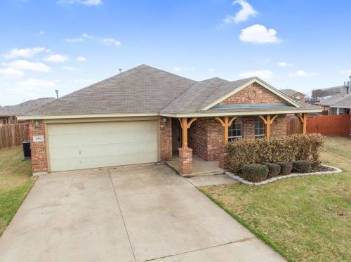 445 Brookhollow Ln, Fort Worth, TX 76131-3142