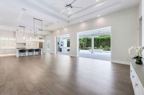 569 Neapolitan Way, Naples FL 34103-8568 exterior