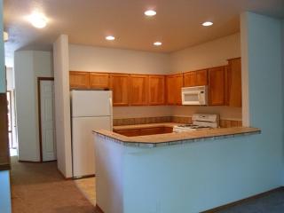 10205 Savaria Ct, Beaverton OR  97005-1950 exterior