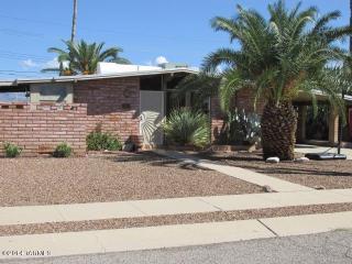 7911 Julia Pl, Tucson, AZ 85710-4104
