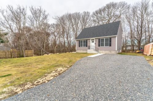 82 Virginia Ave, Groton, CT 06340-5026