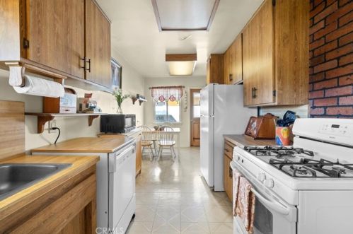 15328 Cranbrook Ave, Lawndale CA  90260-2425 exterior