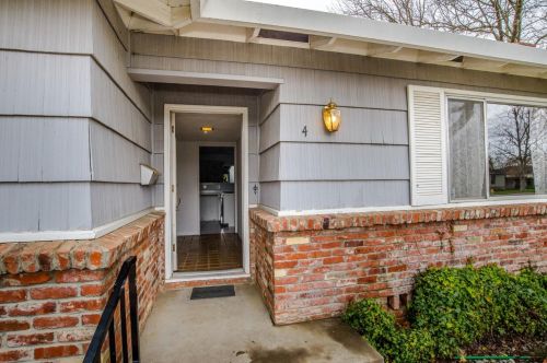 4 Casa Linda Dr, Woodland CA  95695-4612 exterior