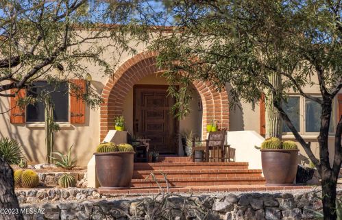 6745 Catalina Ave, Tucson, AZ 85718-1636
