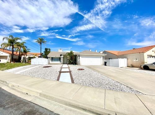 2884 Linde Vista Dr, Rialto, CA 92377-3414