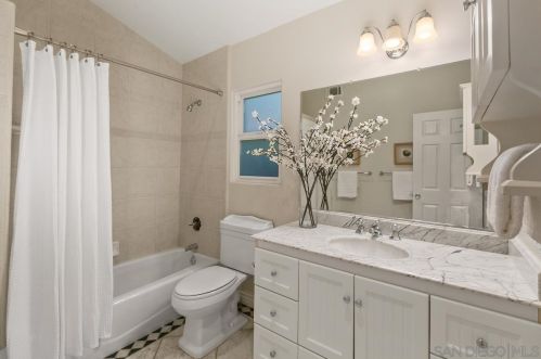 2435 Frankfort St, San Diego CA 92110-3314 exterior