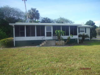 163 Beechers Point Dr, Welaka FL  32193-3426 exterior