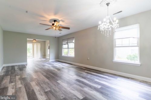 21 Kelly Dr, West Deptford NJ  08096-6711 exterior