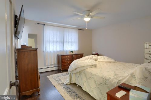 814 Sycamore Dr, Lansdale PA  19446-3128 exterior