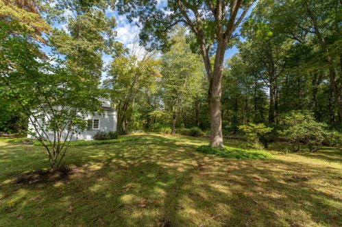 5 Father Peters Ln, New Canaan CT  06840-2215 exterior