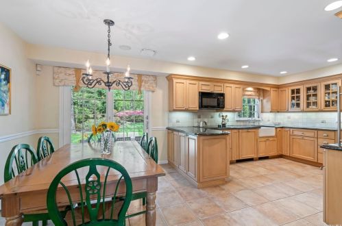 66 Hastings Dr, Northport NY  11768-2522 exterior