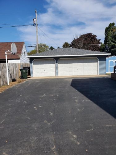 4050 Brust Ave, Milwaukee, WI 53235-4546