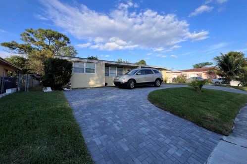 1541 42nd St, West Palm Beach, FL 33407-3649