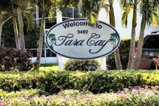 9480 Tara Cay Ct, Largo, FL 33776-1156