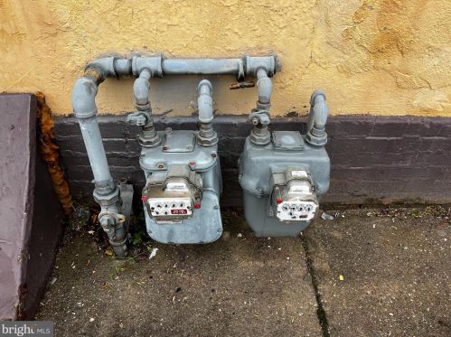 42 Oak St, Norristown PA  19401-4044 exterior