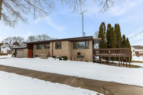 2505 8th St, Manitowoc, WI 54220-6609