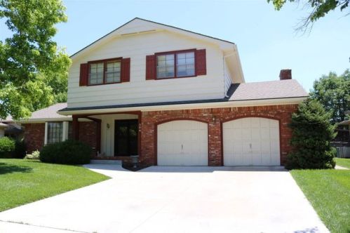 304 Rolling Hl Dr, Newton KS  67114-4013 exterior