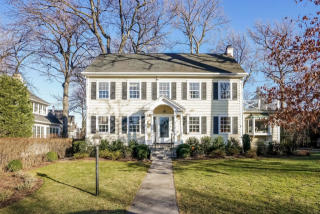 124 Corona Ave, New Rochelle, NY 10803-2025