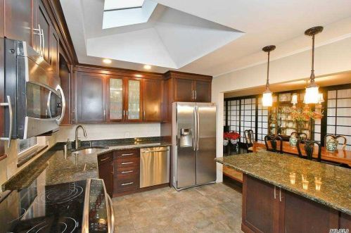 6 Hart Pl, Huntington Station, NY 11746-6214