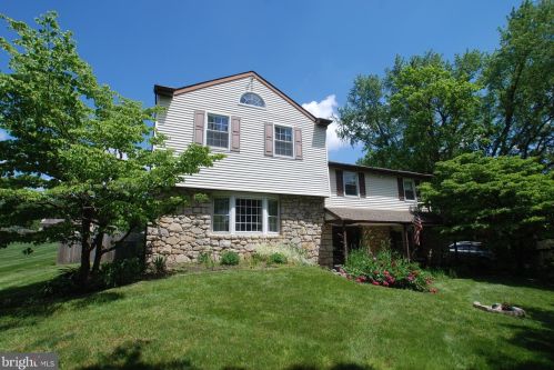 671 Middle Holland Rd, Southampton, PA 18966-2820