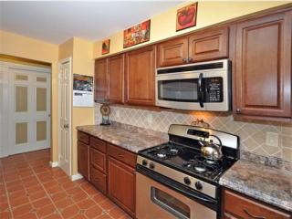 301 Sharon Garden Ct, Woodbridge, NJ 07095-4317