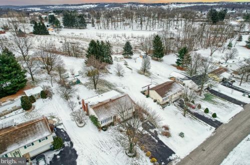 3049 Faith Ln, Red Lion, PA 17356-9213
