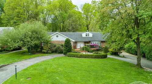 21 Laurel Dr, Great Neck, NY 11021-2919