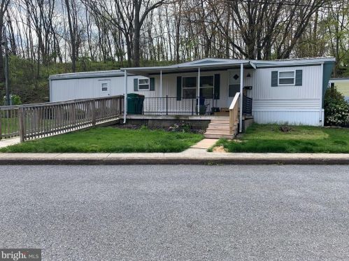 6 Sunset Dr, Swatara, PA 17033-1161