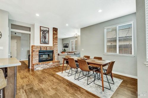 667 Poppy Cir, Vacaville CA  95687-7252 exterior