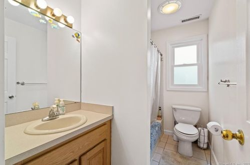 3 Killen Rd, Wallingford CT  06492-2697 exterior