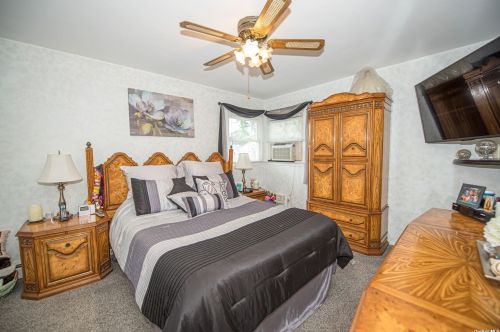 503 Kings Ave, North Lindenhurst NY  11757-3534 exterior