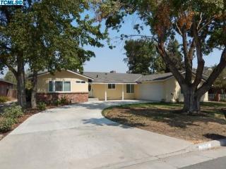 230 Est Dr, Tulare CA  exterior